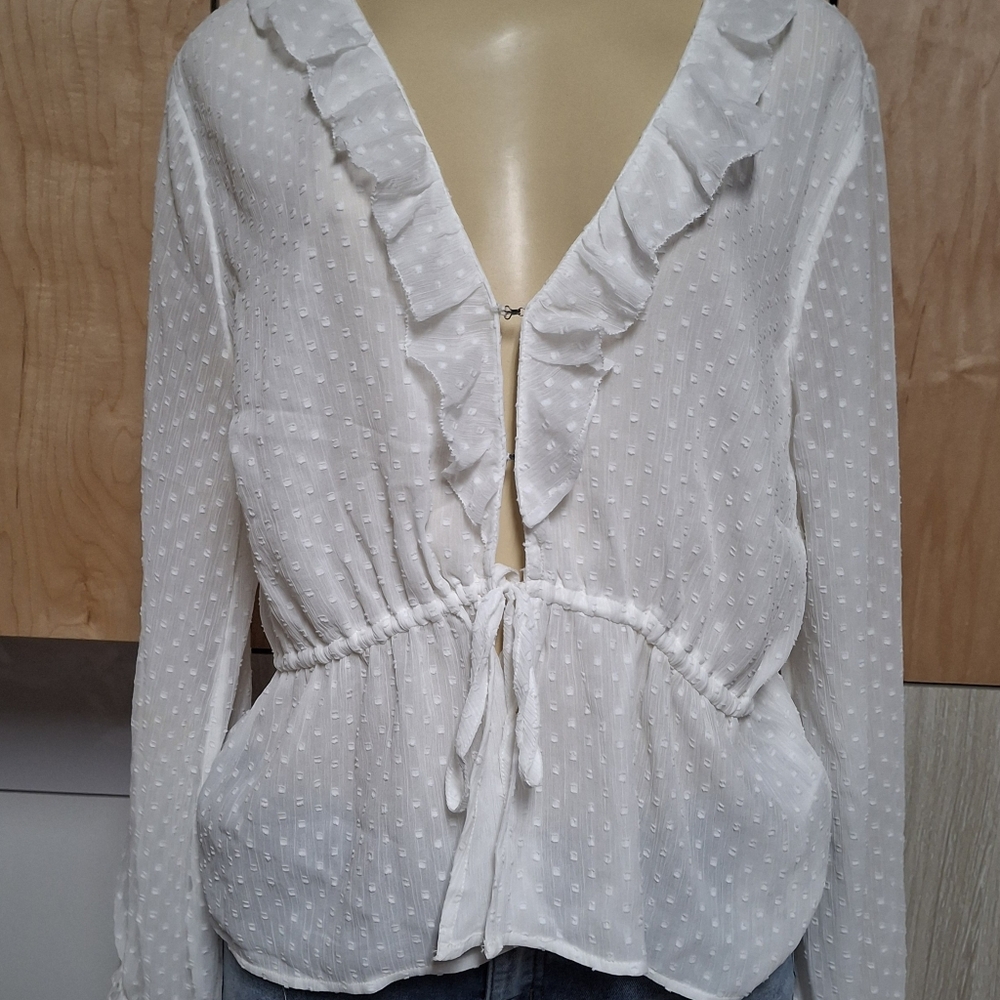 💋Abercrombie & Fitch Elegant White Ruffle Blouse💋 - Picture 6 of 8